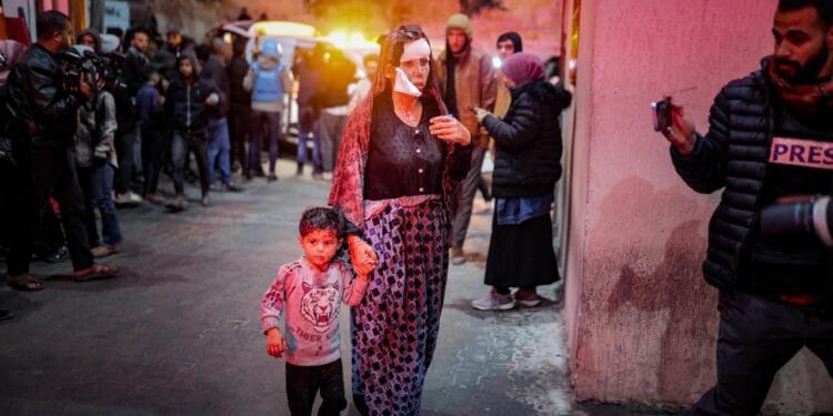 İsrail'den Refah'a saldırı: 100'den fazla kişi katledildi