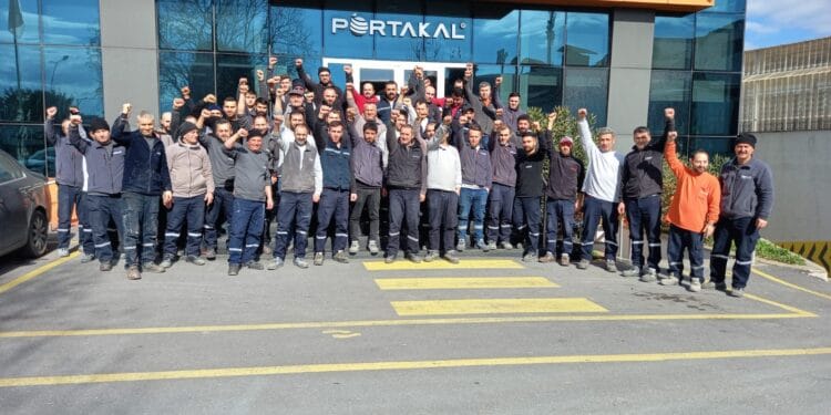 Portakal Plastik işçileri düşük ücrete karşı eyleme geçti