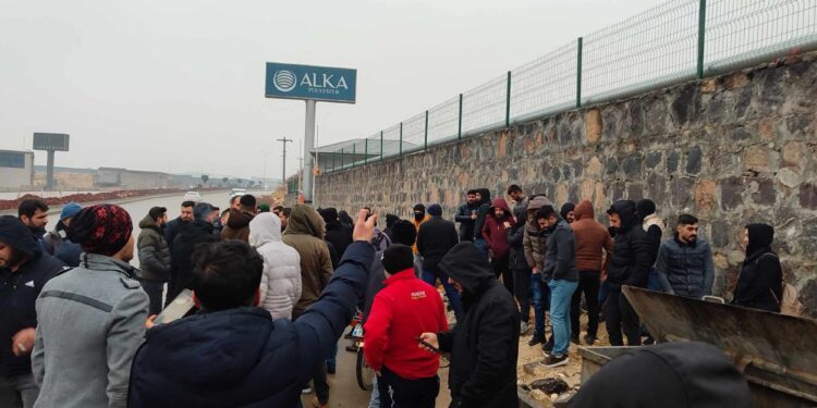 Alka Polyester işçileri