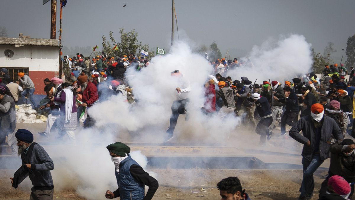 Hindistan'da çiftçilerin eylemine polis saldırısı: Bir çiftçi katledildi