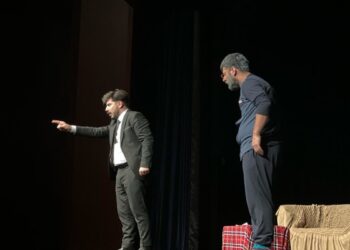 "Qral û Travis" adlı Kürtçe oyunun gösterimine yasak