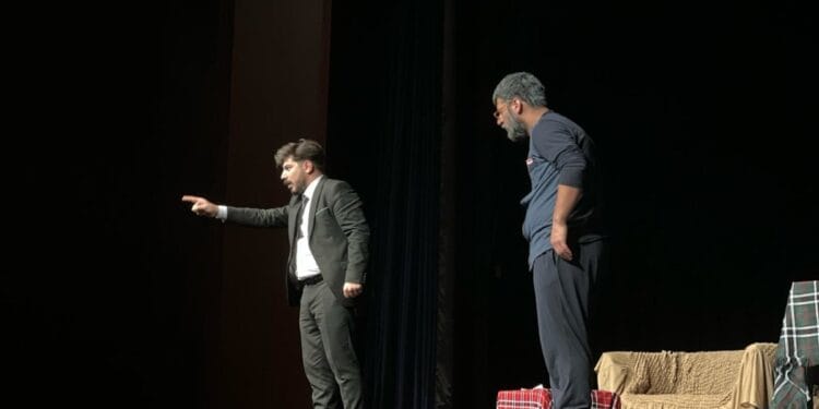 "Qral û Travis" adlı Kürtçe oyunun gösterimine yasak