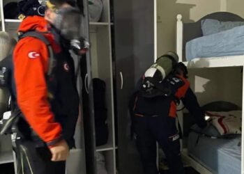 Tersane işçileri kıyafetlerinden çıkan gazdan zehirlendi