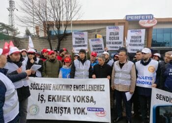 Tekgıda-İş Sendikası basın açıklaması gerçekleştirdi