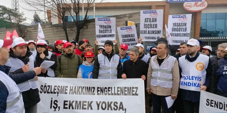 Tekgıda-İş Sendikası basın açıklaması gerçekleştirdi