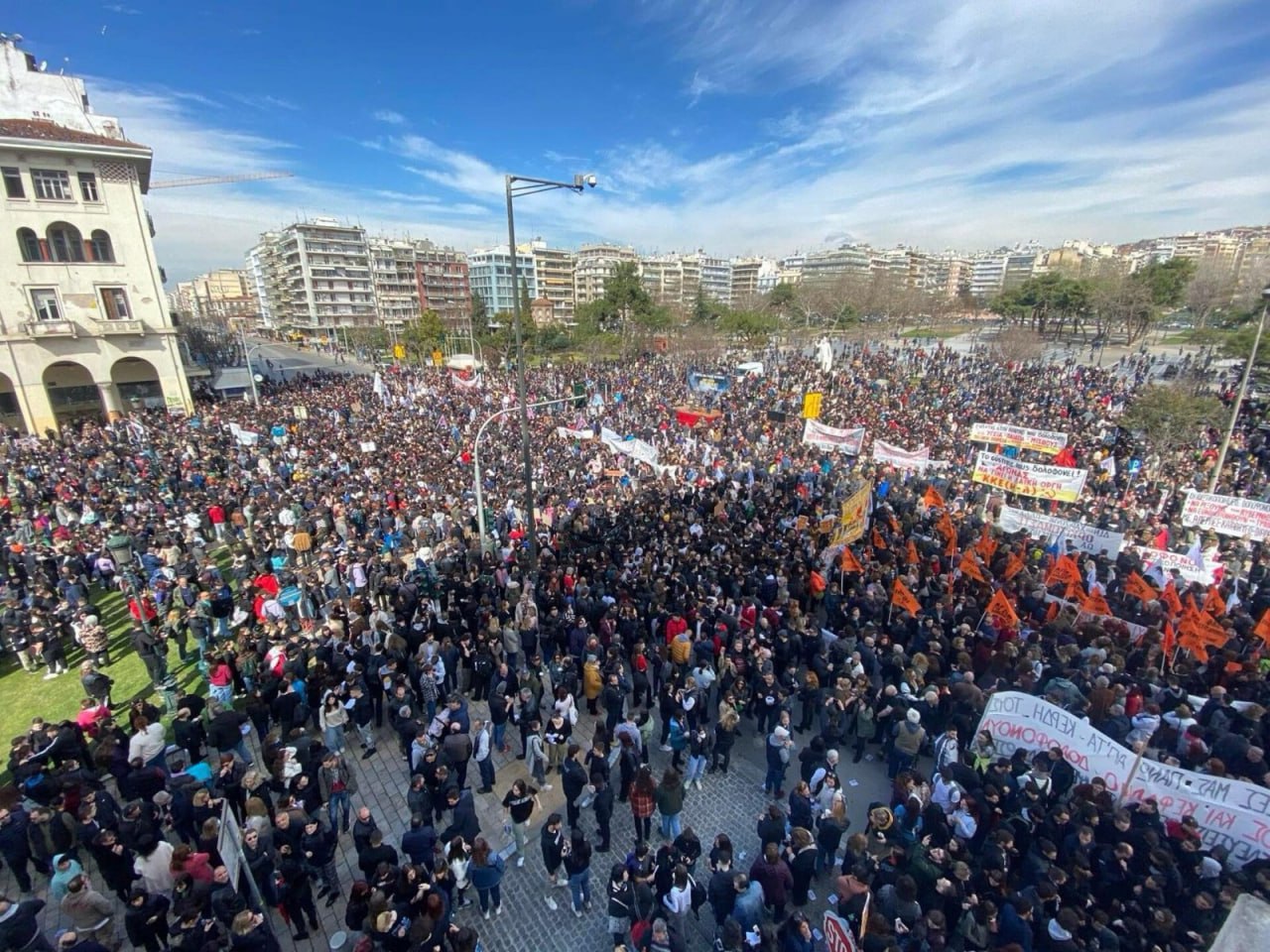 Yunanistan’da genel grev: On binler meydanlara aktı