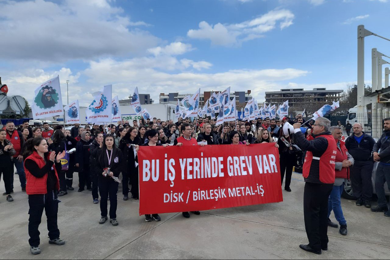 Gates patronu grevin yasaklanması için Çalışma Bakanlığına başvurdu