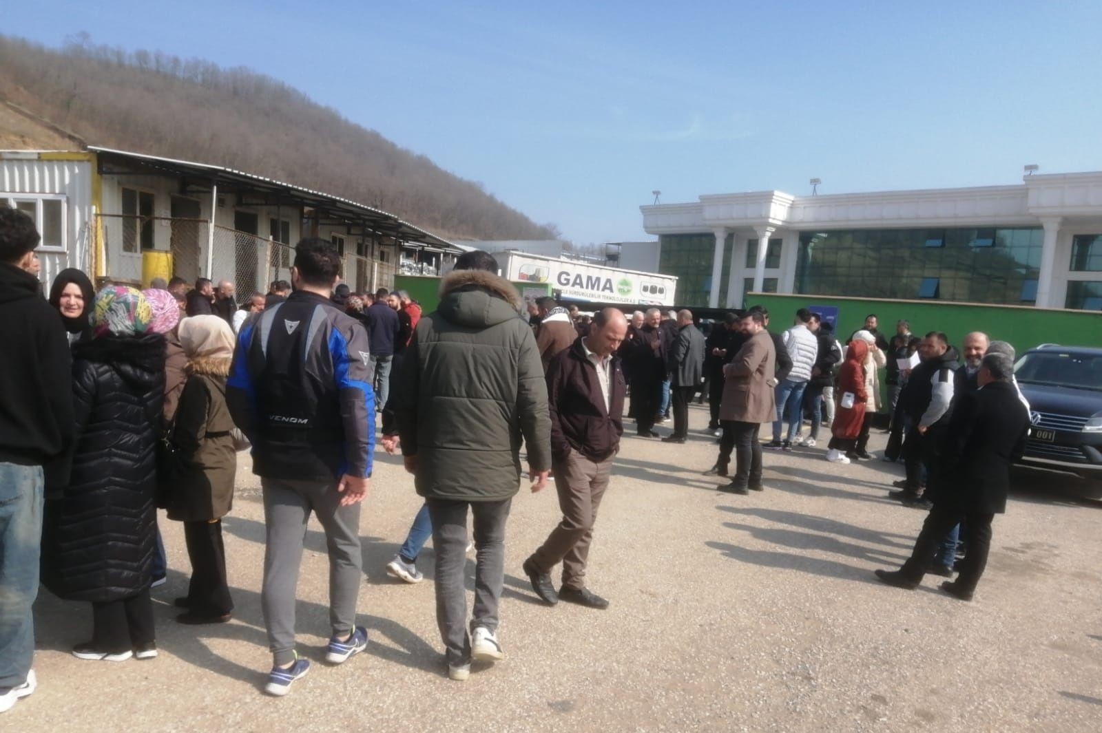 Gama İplik'te işçiler ödenmeyen ücretler nedeniyle iş bıraktı