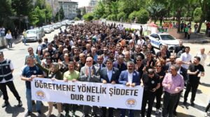 Eğitim emekçileri iş bıraktı