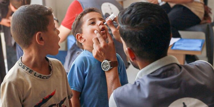 Gazze'de çocuk felci aşıları halka ulaştırılamıyor.