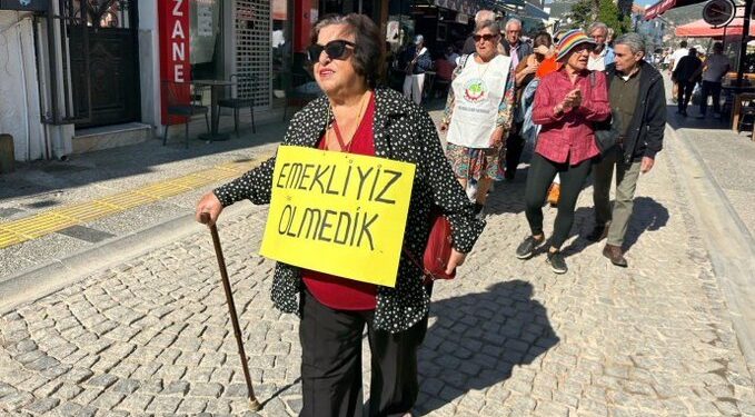 Emekliler Ankara'ya yürüyüş başlattı