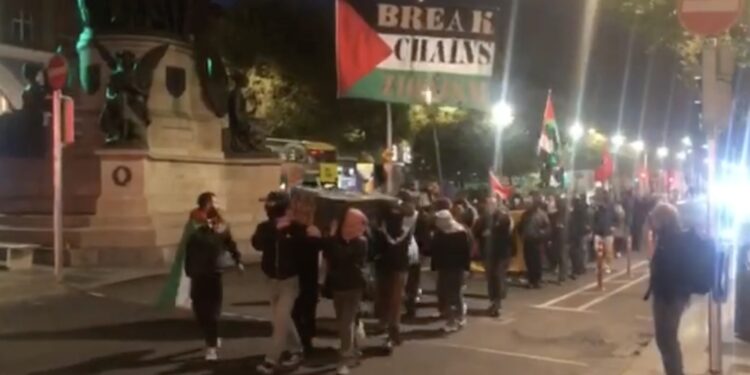 İrlanda'da Siyonizm'in tabutu taşındı