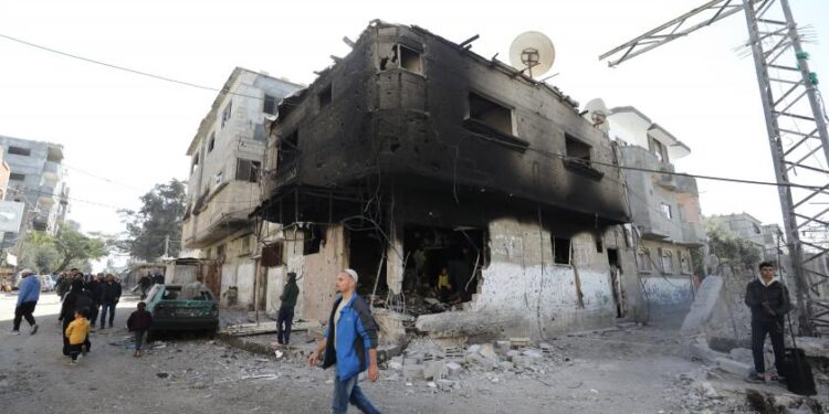 İsrail Nusayrat'a saldırdı