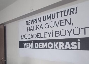 İzmir'de Yeni Demokrasi okurları bir araya geldi.