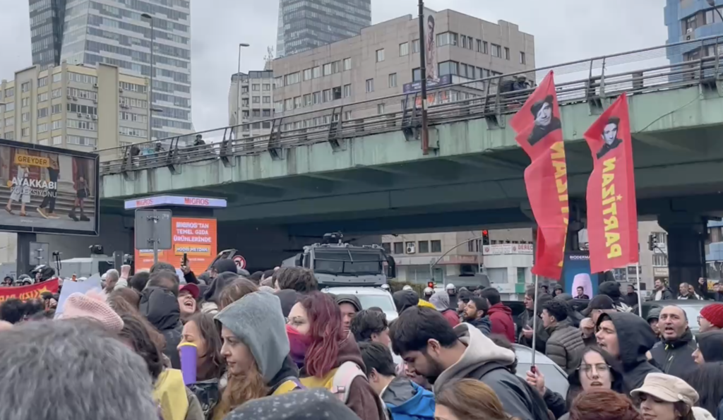 Taksim’e yürümek isteyen 350 kişi işkenceyle gözaltına alındı